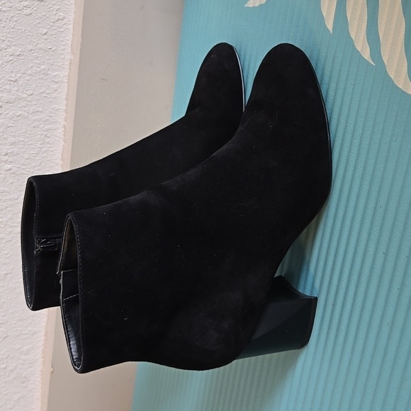 Kendall + Kylie | Hadlee Suede Block-Heel Booties Black Mob Wife Minimalist - Picture 3 of 11